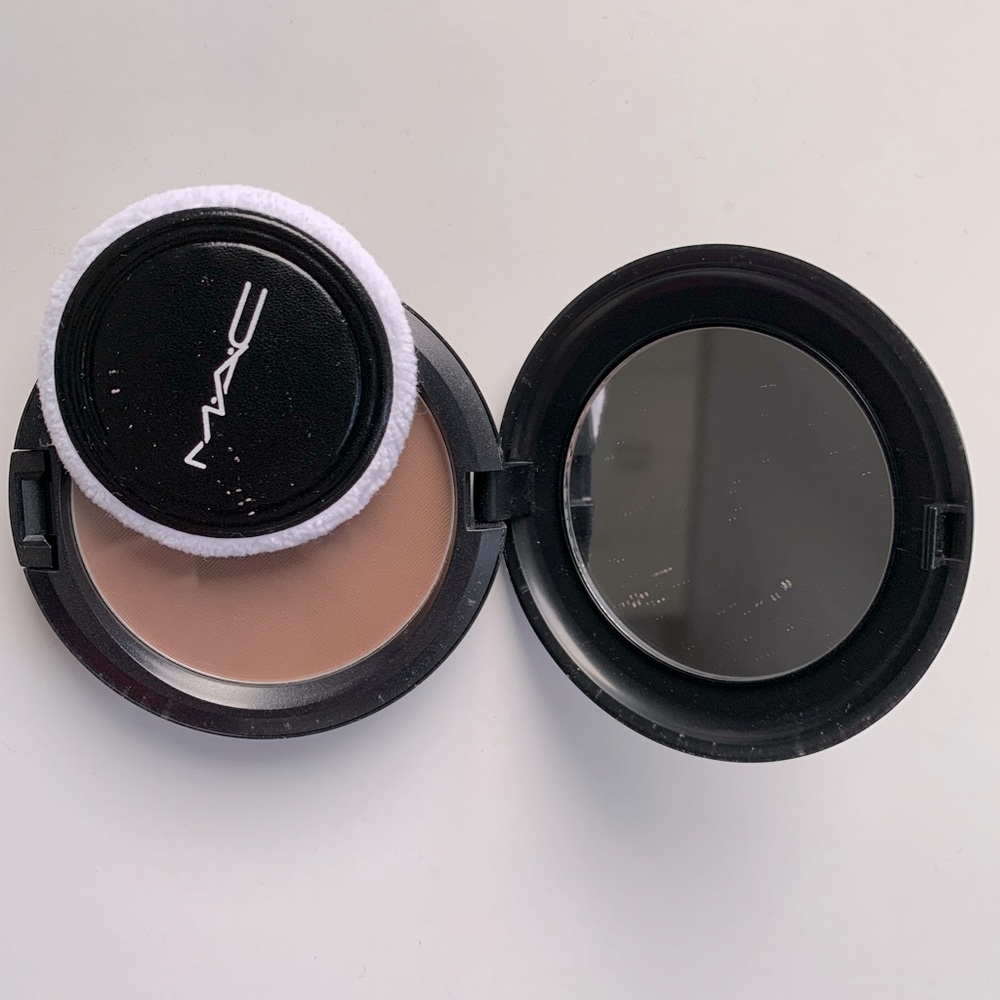 🎄🔥BNIB Mac Dark Pressed Blot Powder